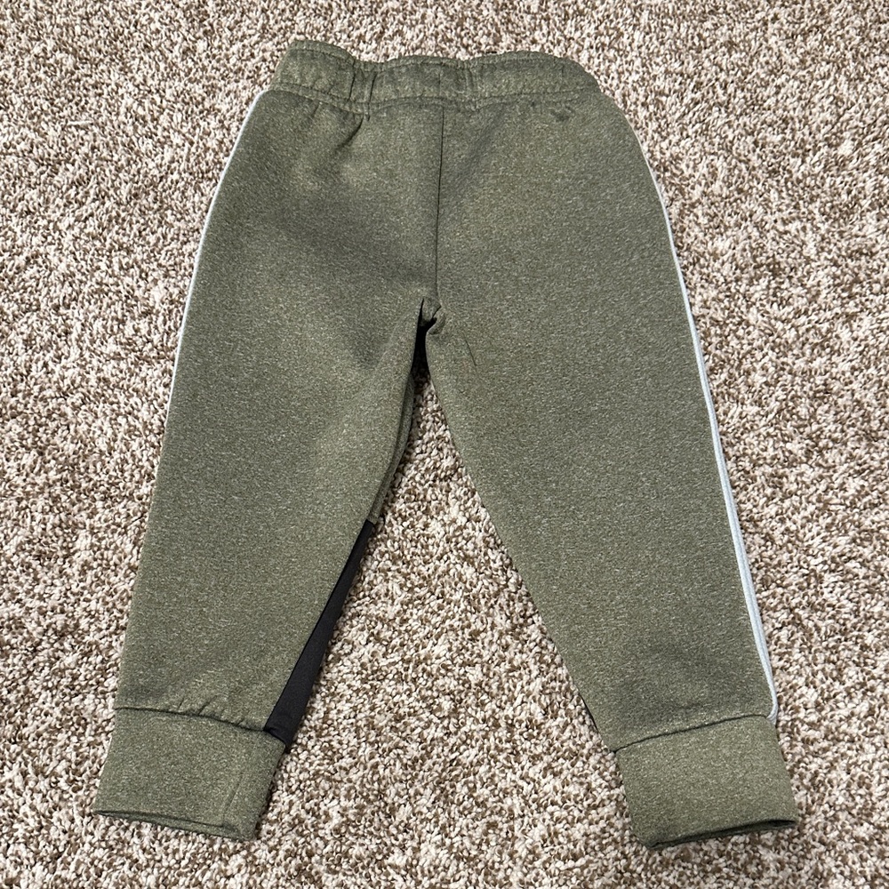 Toddler 2T Bundle - Kids Jogger, Jeans and Bluey Jacket - Picture 10 of 16